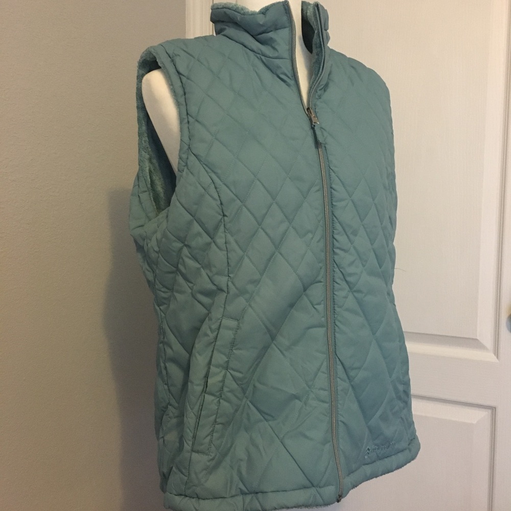 X-L warm winter vest by Free Country, New without tags, Sea Green 19"Ptp